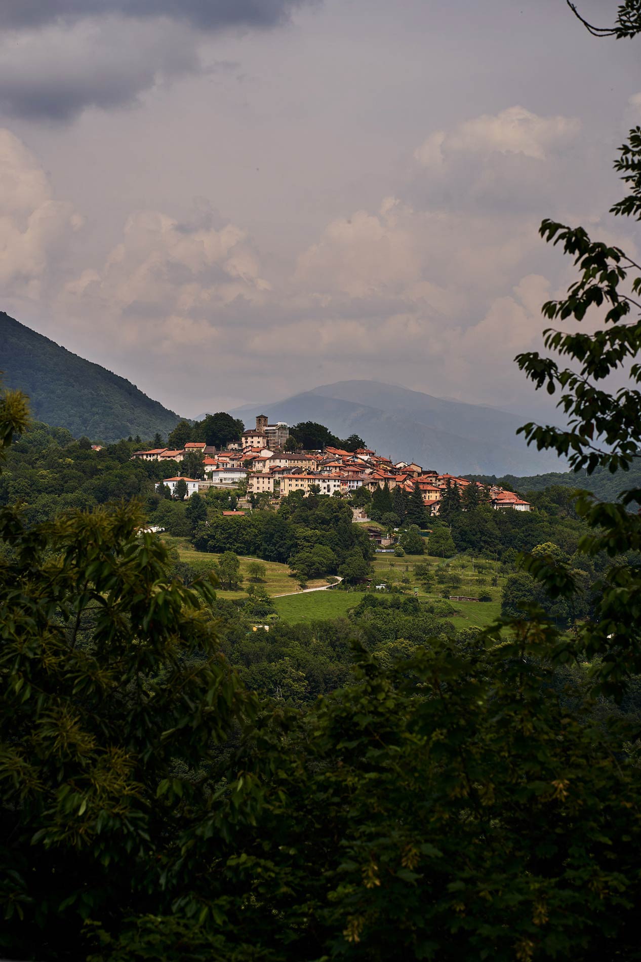 Hügelige Landschaft im Malcantone, das Zuhause von Casa Santo Stefano